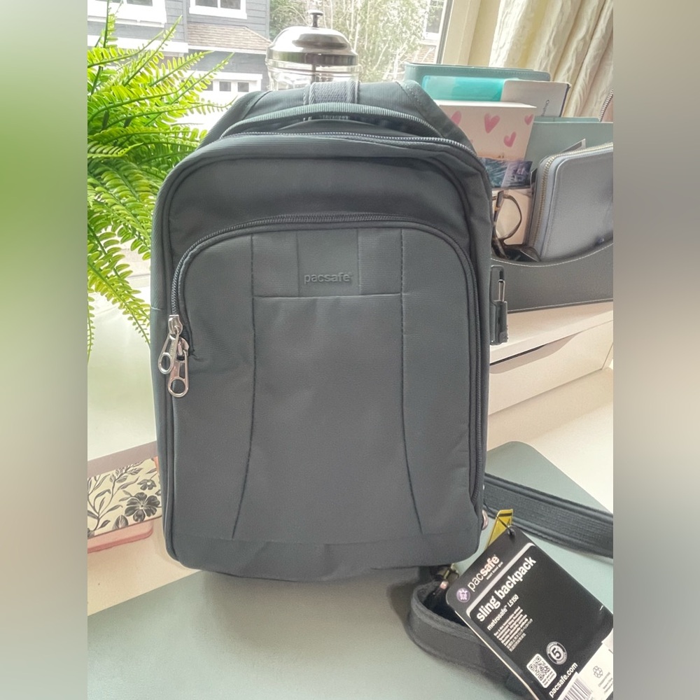 NWT Pacsafe Sling Backpack - metrosafe LS150